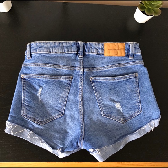 Zara-Short - Picture 2 of 3